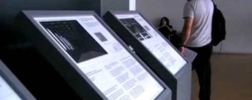 Le centre Pompidou inaugure un nouveau système permettant aux aveugles et mal-voyants de découvrir les tableaux en touchant des reproductions en volume. le centre pompidou inaugure un nouveau système permettant aux aveugles de toucher les reproductions des tableaux.
