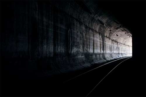 des photos de souterrains de métros